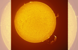 A foto de jabda explodiu tempestades solares e enorme plasma no sol ao mesmo tempo