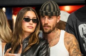 Justin Bieber e Haileber Bieber Pack em um PDA no jogo de basquete