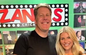 O podcast da equipe de Kelly retorna a indicar o co -host após alegações de abuso