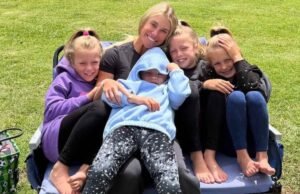 Kelly Stafford diz ‘não é levantar’ seus filhos para ‘deixá -los’