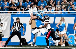 O quarterback do Lions HENDEN HOOKER luta no desempenho do sábado