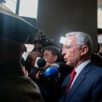 A sessão de Oálvaro fica: Siga as atas por um minuto lendo as frases contra o ex -presidente