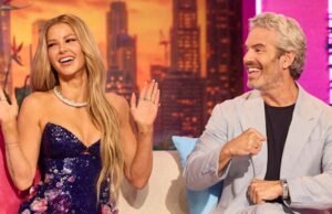 Andy Cohen Love Isa reage ao inseto em seus cabelos na reunião dos EUA