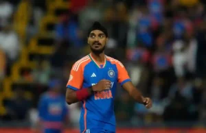 Arshdeep Singh e Kuldeep Yadav esquerdo, carrinho de darwheh