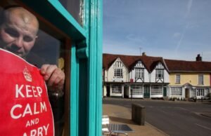 Quais elementos irem para a seita internacional e a disciplina do símbolo da guerra “mantenha a calma e continue”