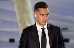 Lucas Vazzz, Rubo Al Levarkusen