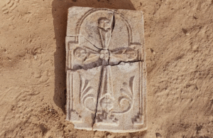 “Nunca temos evidências concretas”: os arqueólogos descobriram cruzamentos cristãos em Abu Dhabi, provam que o local tinha 1.400 anos.