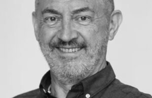 O jornalista Ricardo Madina, fundador da Telemadrid e produtor da Madri Direct, 67, 67, 67 67.