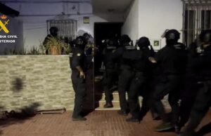 A Guarda Civil destruiu o clã da família da família por Vilmanic de la Condesa, drogas que vendem drogas no playground em Sevil