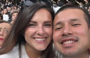 Mãe adolescente Javi Espere Marokwin e Lauren Commo Baby