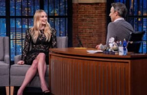 Vestidos de rock de Sophie Turner Rocks e tocar os aplausos novamente