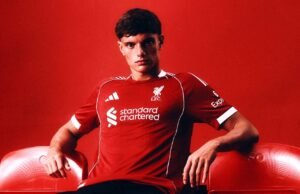 Oficial: Leoni, sétimo 350 metros do Liverpool a mais que