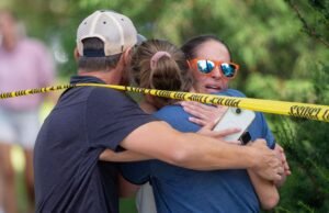 Dois mortos e vários feridos em um tiro coletivo de uma tragédia em miniaopolis durante a missa infantil