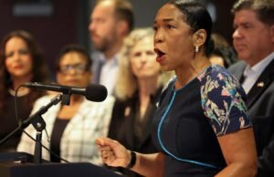 A administração de Trump planeja repressão à migração em Chicago e humilhar as costas locais