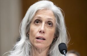 Diretor de centros de controle e prevenção dos EUA parou