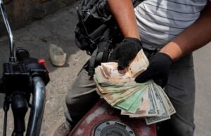 O venezuelano venezuelano com 15% em agosto contra dólares e recebe 64% de desconto em 2025