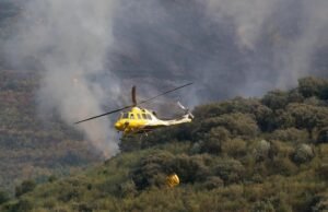 Técnico de bomba vai para Laroko (laranja) para coordenar operações de incêndio