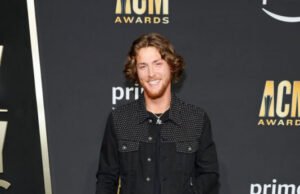 A estrela do país pede ‘ajuda’ para encontrar sua futura noiva: ‘Eu sou muito estranho e estranho’