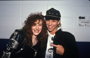 Os anos 80 Pop Queens Debi Gibson e Tiffany se reúnem no novo vídeo por razões doces