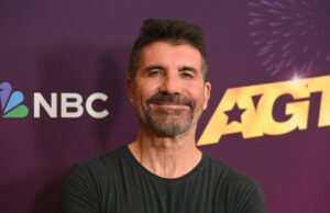 Revestimento AGT Simon Chowell Sideell Sideex Hare Pic of Metalal Son, 11, & Fans está surpreso