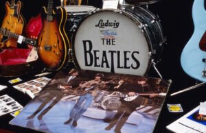 Hoje é 65 anos após um momento histórico para Beatles e Elvis Presley