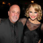 Como Chicie Brinkley contribui para o documento AX Billy Joel