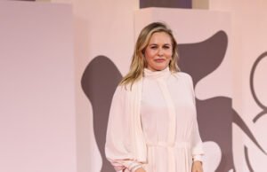 Alicia Silverstone parece errado com a bondade no tapete vermelho nele