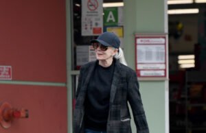 ‘Sitcom Star of the S1, 74, apareceu em fotos restauradas após o raro Reunion News