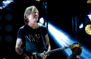 Keeth Urban ajuda a próxima geração de estrelas no país de uma maneira especial