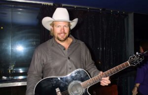 ‘Os sinais do país de S1 acolhem o primeiro filho com uma foto doce do filho de Toby Keyth:’ rindo do céu ‘