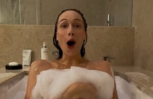 Estrelas perguntadas em topless: Emily ratajkowski, provavelmente