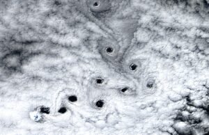 10 Strange ‘Dark Videos’ Antártica aparece no céu na ilha perfeita nas proximidades – a terra do espaço