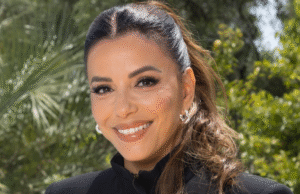 A Eva Longiare, de 50 anos, mostra o visual incrível do biquíni preto