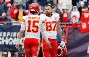 Professores de Patrick Home Travis Kelche Gegraphy em frente ao abridor do Brasil