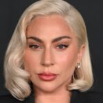 Lady Lady Gaga com isso dentro da condição para fortalecer o cabelo entre o evento