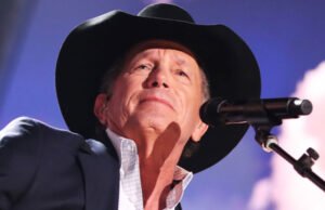 Depois de várias décadas no palco, George Strait recebe a primeira carreira
