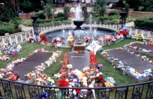 Elvis Pressley nem sempre foi enterrado em Graceland – eis por que ele foi movido