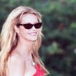 Supermodel Legend, 61, aberta no interior da viagem em ‘conversas’