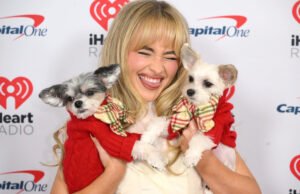 Sabarina Carpenter faz uma piada sobre seus cães