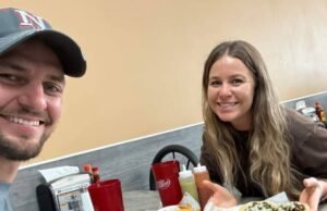 Jan Dugger comemora o aniversário do 1º dia antes das notícias da gravidez