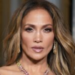 Jennifer Lopez, 56 anos, chia em The Teen String