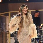 Os fãs de Kelly Clarkson, deixados de ‘Landing Doardouse’ 90s Hit