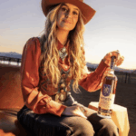 A turnê mundial de Lainey Wilson inspira o lançamento de edição limitada