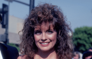 A foto de ‘Sundar’ dos ’80s’ e a atriz de ‘Dallas’ Linda Gray, 84, Lukliki Dotter aparece em fotos ‘lindas’