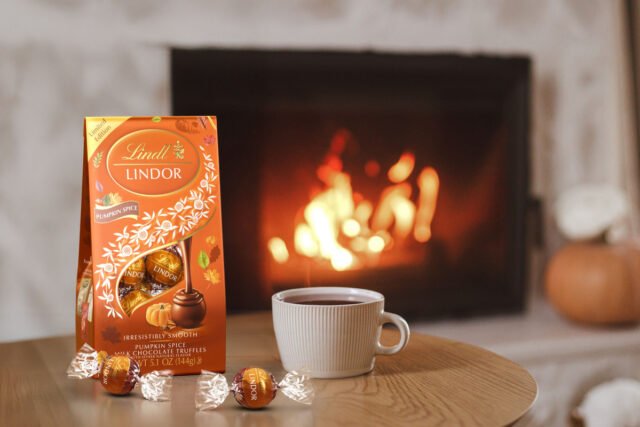 lindt-pumpkin_spice_lindor-truffles-2025.jpg