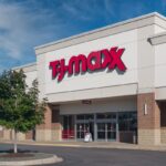 Shoppers que flui para TJ Maxx para as ações na barragem de Sephora