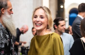 Sheron Stone confirmou que ela passou a data com esta possível coleta