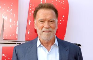 Arnold Schrzeger fornece o número de impostos emocionais que é um amigo próximo no último dia de sua morte