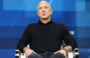 Jeff Bezos raramente mostra o lado emocional como uma homenagem à sua falecida mãe: ‘Ela pensou no trabalho de me amar’