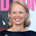 Pamela Anderson se torna uma cabeça em ‘Fotos’ com uso ‘de uso’: ‘Ainda bonito’